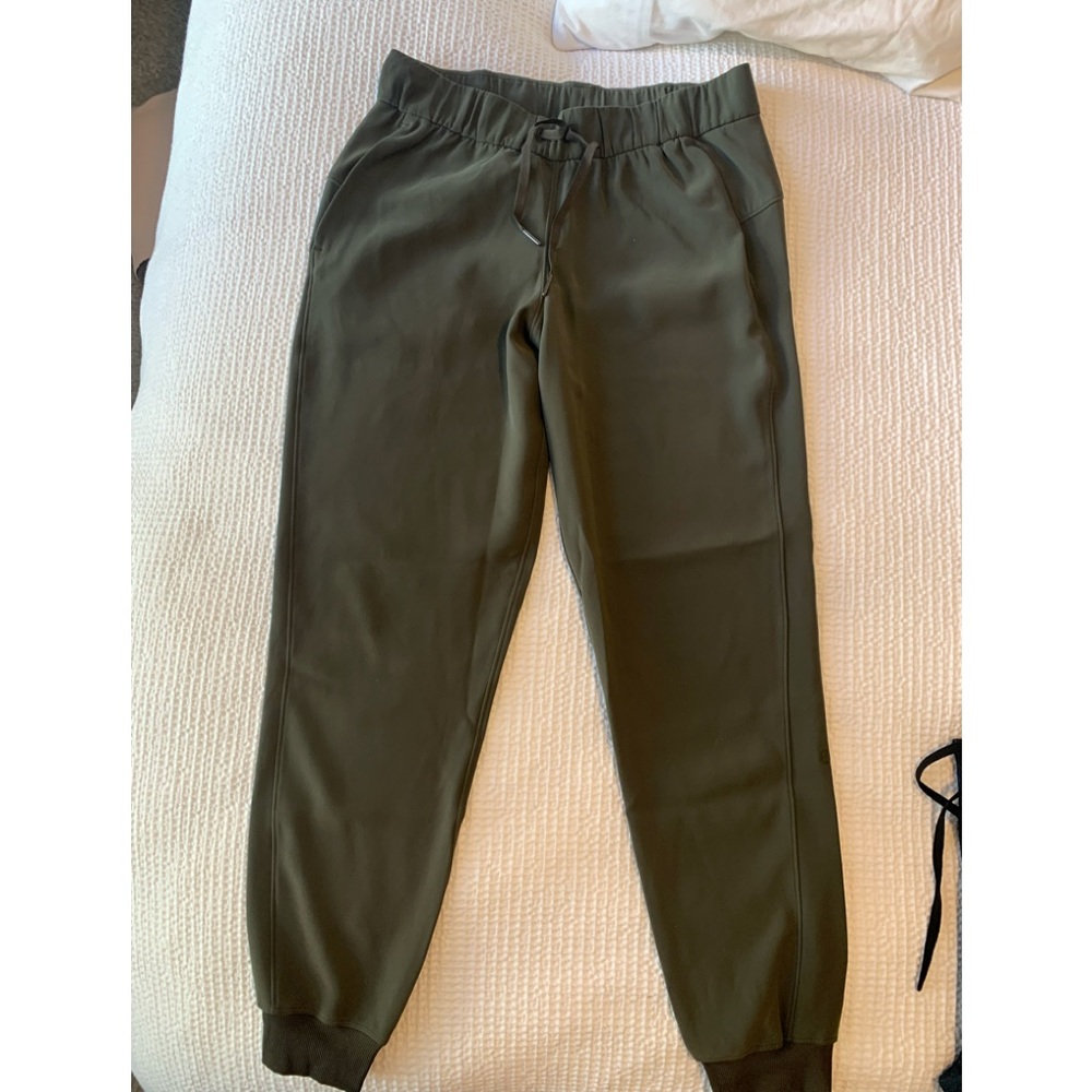 Lululemon joggers size 4